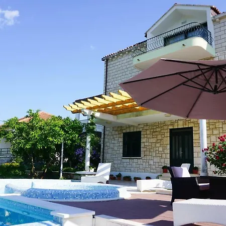 Siga Apartment *